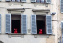 italian-dog-names-florence-window-dogs